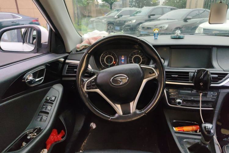 Used Soueast V5 Lingzhi 2015 Plus 1.5L Manual ZhiZun Version Steering Wheel