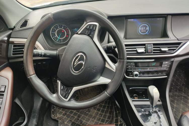 Used Soueast V5 Lingzhi 2015 Plus 1.5T CVT Intelligent Control Version Steering Wheel