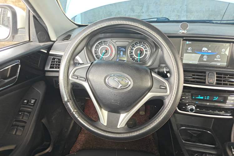 Used Soueast V5 Lingzhi 2015 Plus 1.5L Manual Smart Edition Steering Wheel