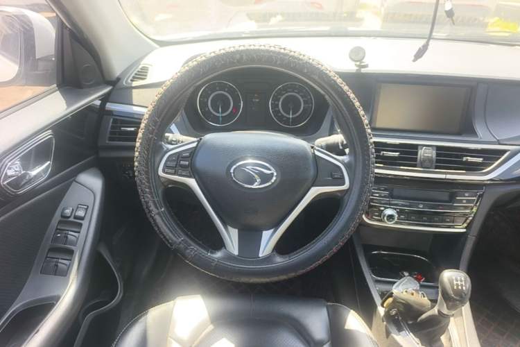 Used Soueast V5 Lingzhi 2015 Plus 1.5L Manual ZhiZun Version Steering Wheel