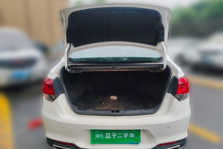 Used Soueast V5 Lingzhi 2015 Plus 1.5L Manual ZhiZun Version Trunk