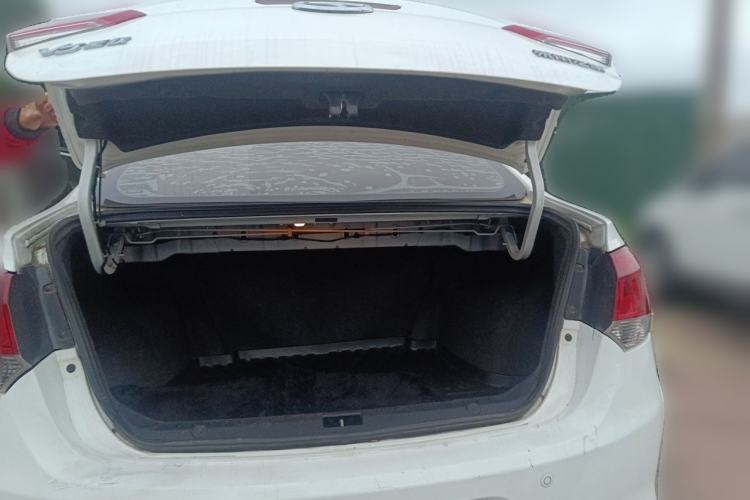 Used Soueast V5 Lingzhi 2015 Plus 1.5L Manual Smart Edition Trunk