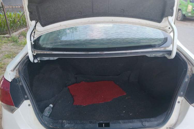 Used Soueast V5 Lingzhi 2015 Plus 1.5L Manual Smart Edition Trunk