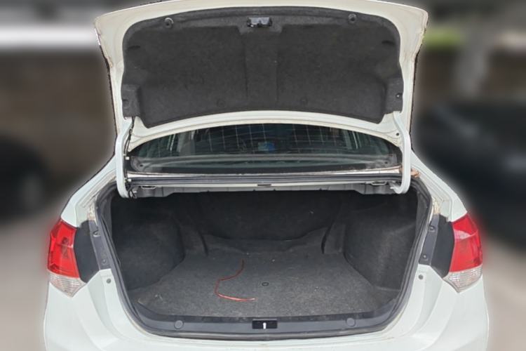 Used Soueast V5 Lingzhi 2015 Plus 1.5L Manual Smart Edition Trunk