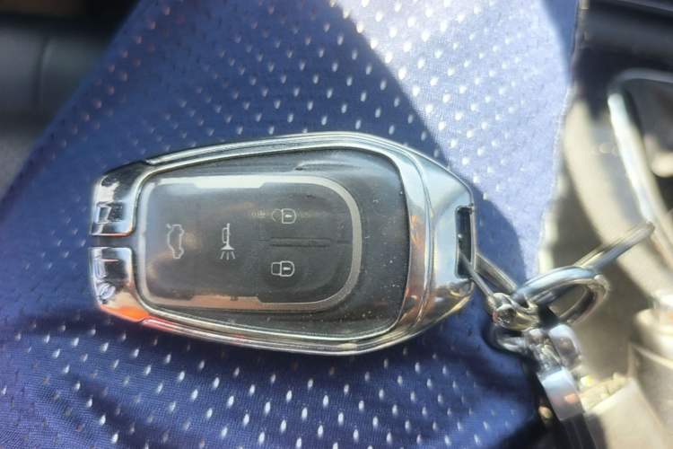 Used Soueast V5 Lingzhi 2015 Plus 1.5L Manual ZhiZun Version Vehicle Key