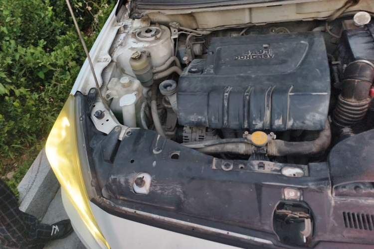 Used Soueast V5 Lingzhi 2016 plus 1.5L manual roll type Engine Bay Right