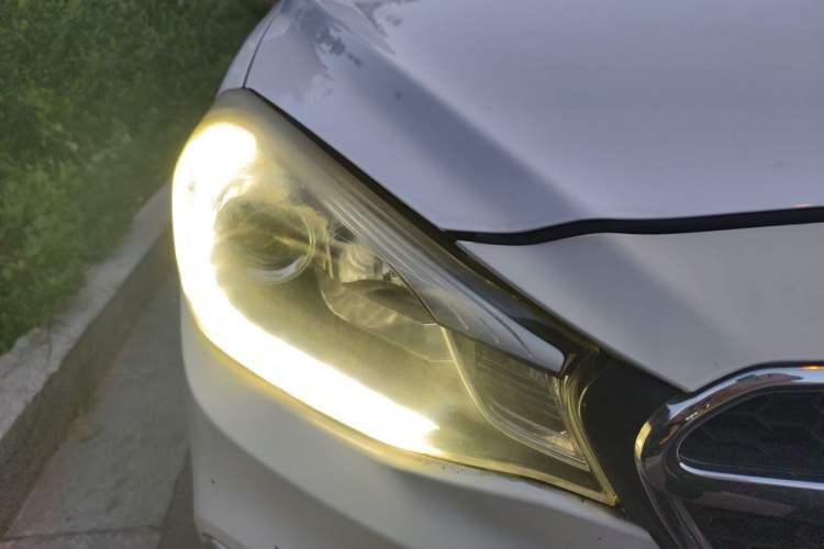 Used Soueast V5 Lingzhi 2016 plus 1.5L manual roll type Right Front Headlight