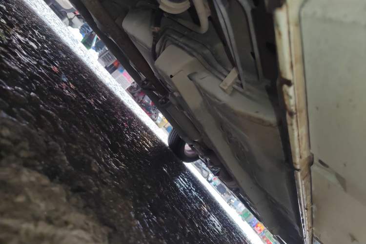 Used Soueast V5 Lingzhi 2016 plus 1.5L manual roll type Chassis Rear Right