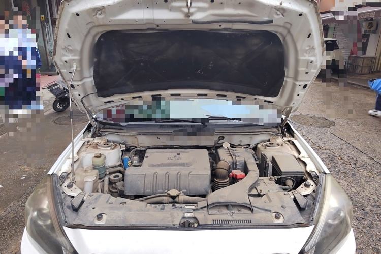 Used Soueast V5 Lingzhi 2016 plus 1.5L manual roll type Engine Bay