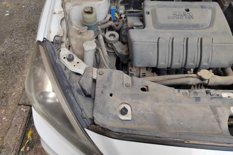 Used Soueast V5 Lingzhi 2016 plus 1.5L manual roll type Engine Bay Right