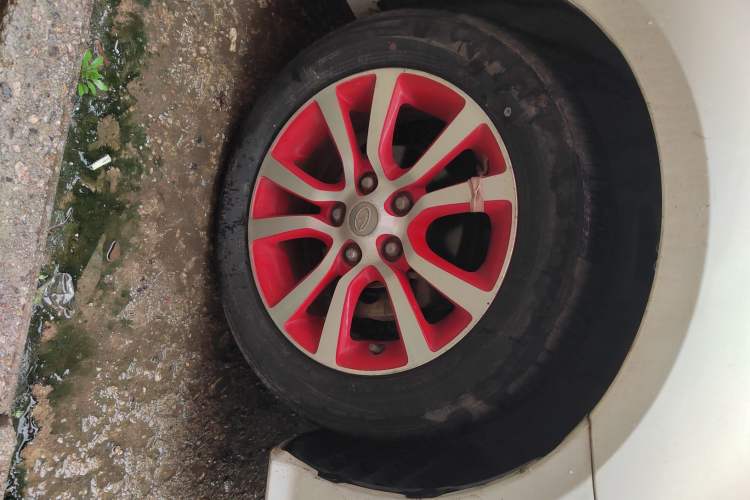 Used Soueast V5 Lingzhi 2016 plus 1.5L manual roll type Right Front Wheel Hub