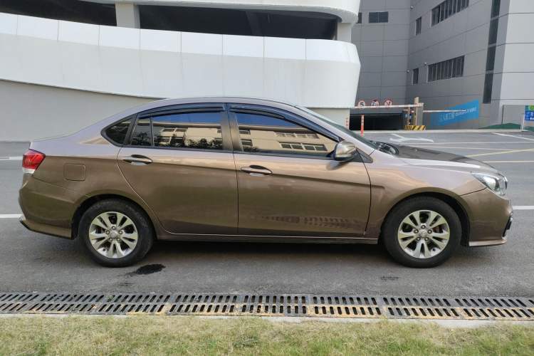 Used Soueast V5 Lingzhi 2017 1.5L Manual New Generation Model Exterior 2