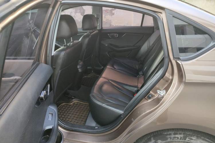 Used Soueast V5 Lingzhi 2017 1.5L Manual New Generation Model Interior 1