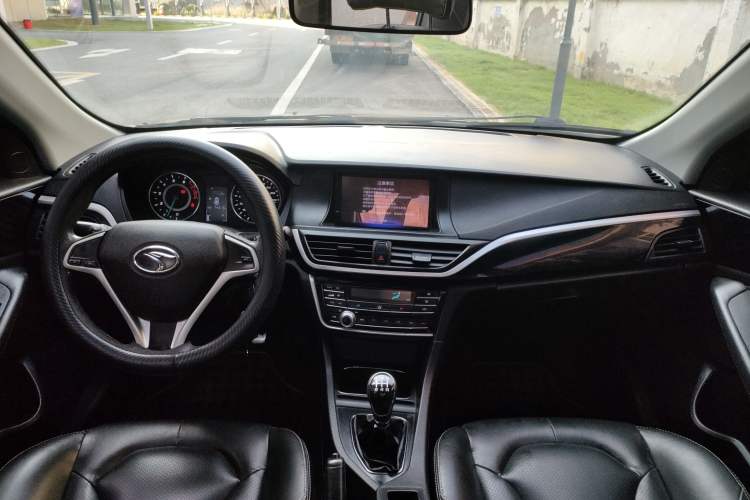Used Soueast V5 Lingzhi 2017 1.5L Manual New Generation Model Interior 3
