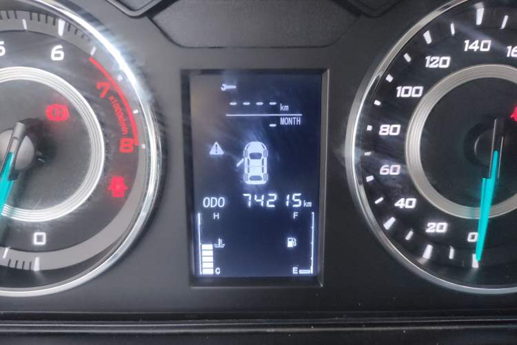Used Soueast V5 Lingzhi 2017 1.5L Manual New Generation Model Odometer Close Up