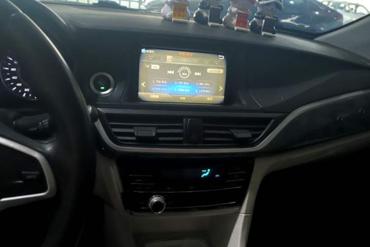 Used Soueast V5 Lingzhi 2017 1.5L Manual New Elite Model Audio And AC Panel