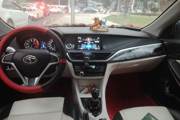 Used Soueast V5 Lingzhi 2017 1.5L Manual New Elite Model Center Console