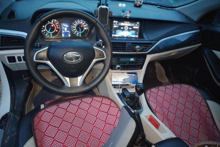 Used Soueast V5 Lingzhi 2017 1.5L Manual New Elite Model Center Console