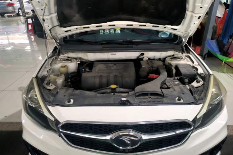 Used Soueast V5 Lingzhi 2017 1.5L Manual New Elite Model Engine Bay