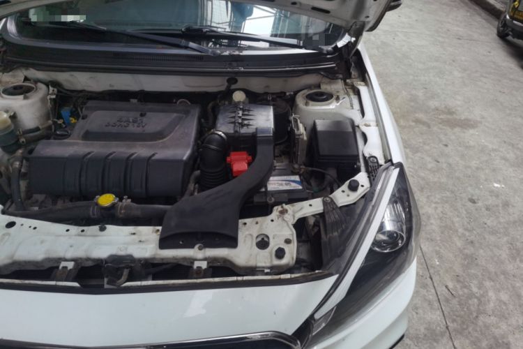 Used Soueast V5 Lingzhi 2017 1.5L Manual New Elite Model Engine Bay Left