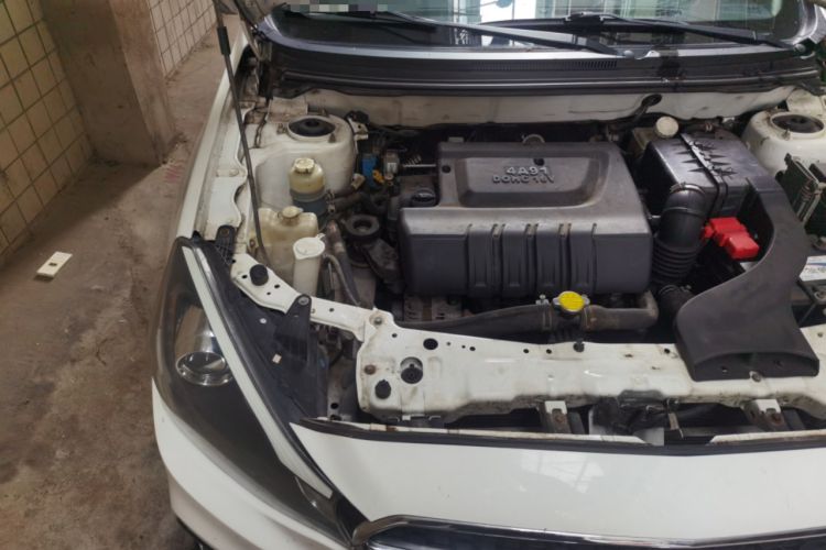 Used Soueast V5 Lingzhi 2017 1.5L Manual New Elite Model Engine Bay Right