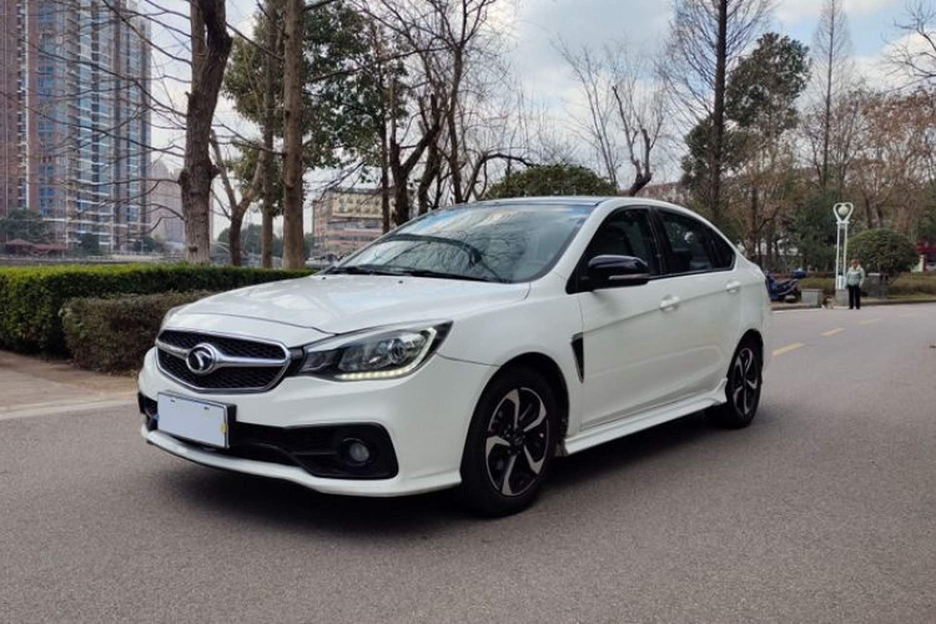 Used Soueast V5 Lingzhi 2017 1.5L Manual New Elite Model Front Left 45 Deg