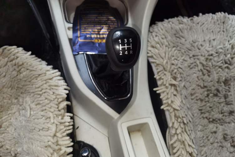 Used Soueast V5 Lingzhi 2017 1.5L Manual New Elite Model Gear Lever