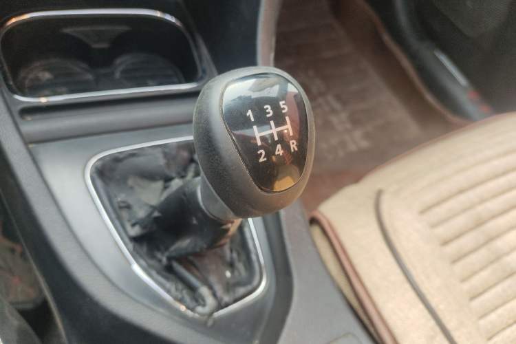 Used Soueast V5 Lingzhi 2017 1.5L Manual New Generation Model Gear Lever