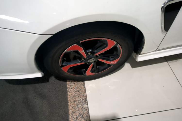 Used Soueast V5 Lingzhi 2017 1.5L Manual New Elite Model Left Front Wheel Hub