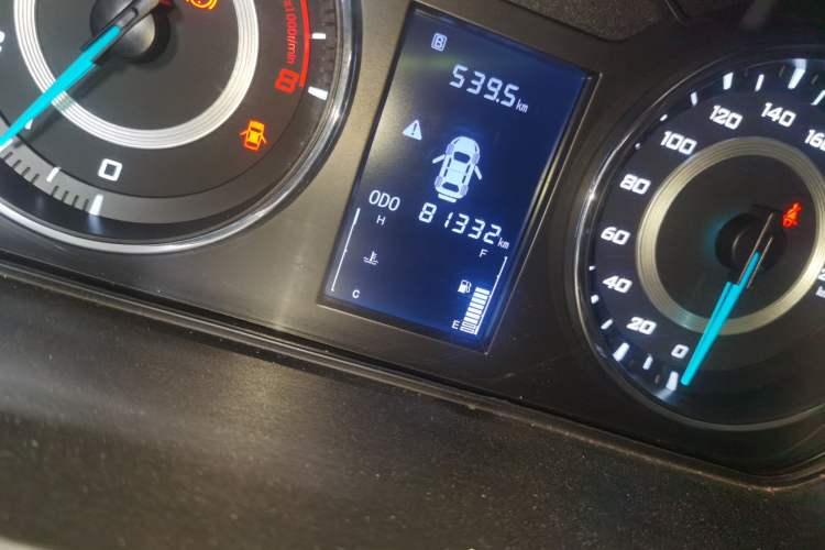 Used Soueast V5 Lingzhi 2017 1.5L Manual New Elite Model Odometer Close Up