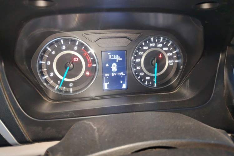 Used Soueast V5 Lingzhi 2017 1.5L Manual New Elite Model Odometer Close Up