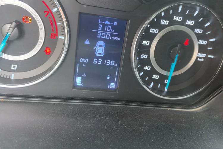 Used Soueast V5 Lingzhi 2017 1.5L Manual New Elite Model Odometer Close Up
