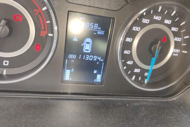 Used Soueast V5 Lingzhi 2017 1.5L Manual New Elite Model Odometer Close Up