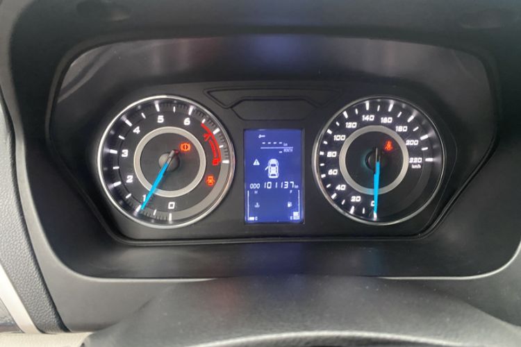 Used Soueast V5 Lingzhi 2017 1.5L Manual New Elite Model Odometer Close Up