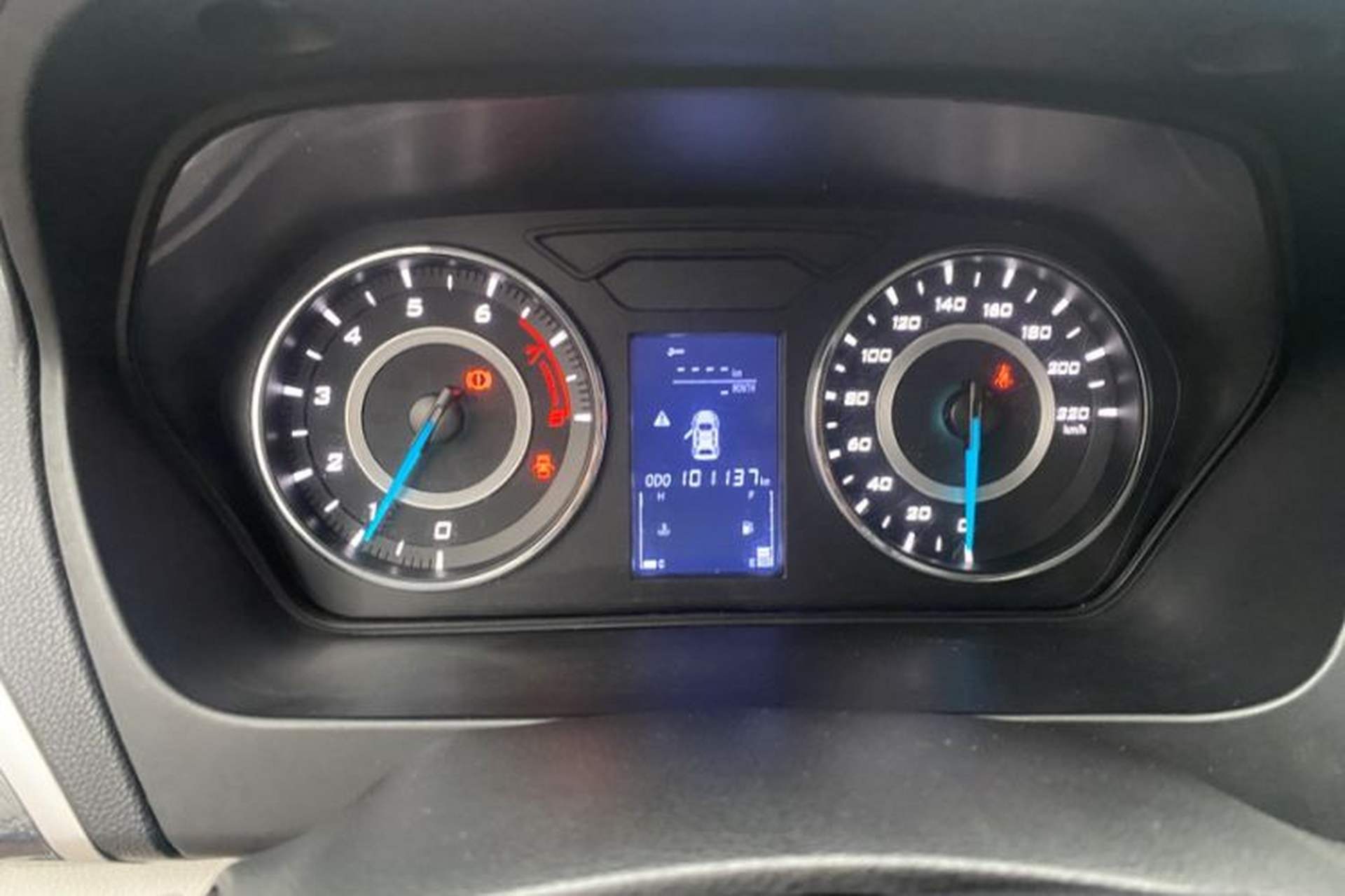 Used Soueast V5 Lingzhi 2017 1.5L Manual New Elite Model Odometer Close Up