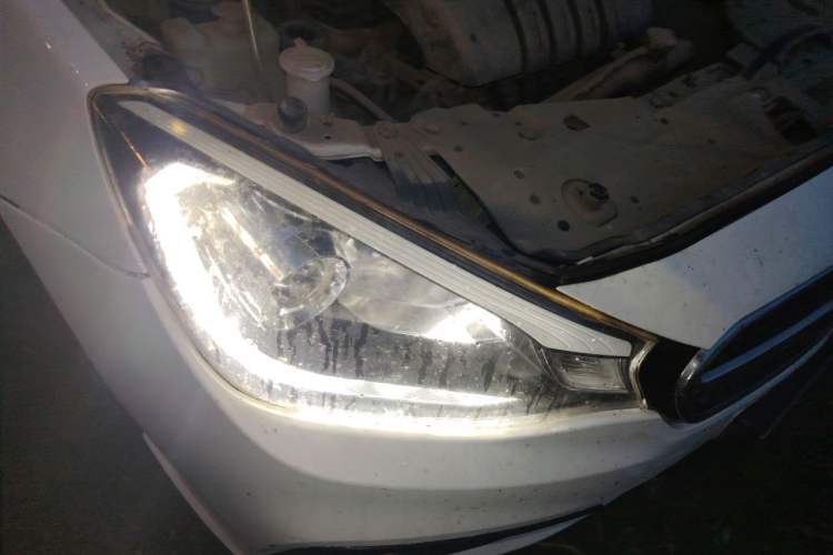Used Soueast V5 Lingzhi 2017 1.5L Manual New Elite Model Right Front Headlight