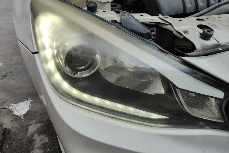 Used Soueast V5 Lingzhi 2017 1.5L Manual New Elite Model Right Front Headlight