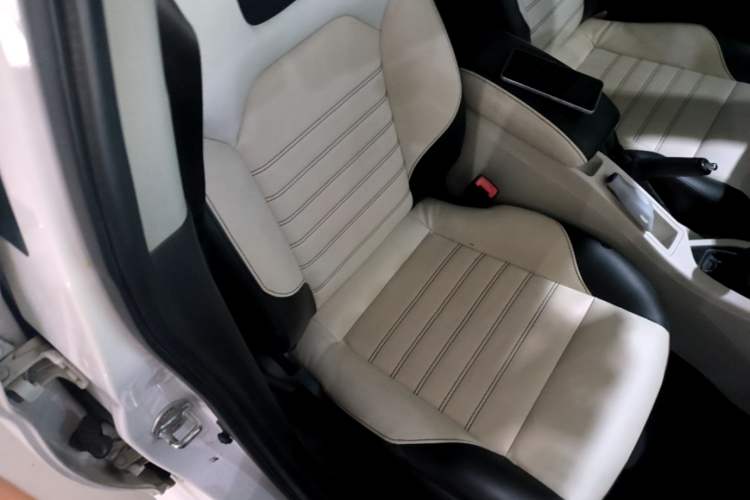 Used Soueast V5 Lingzhi 2017 1.5L Manual New Elite Model Right Front Seat
