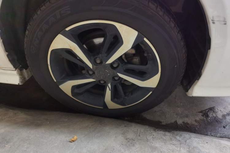 Used Soueast V5 Lingzhi 2017 1.5L Manual New Elite Model Right Front Wheel Hub