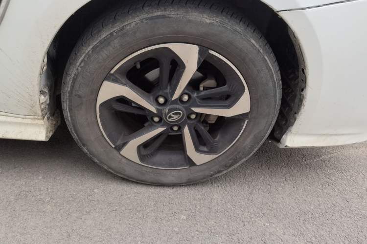 Used Soueast V5 Lingzhi 2017 1.5L Manual New Elite Model Right Front Wheel Hub