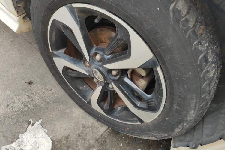 Used Soueast V5 Lingzhi 2017 1.5L Manual New Elite Model Right Front Wheel Hub