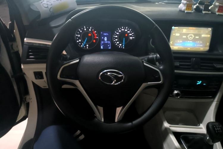 Used Soueast V5 Lingzhi 2017 1.5L Manual New Elite Model Steering Wheel