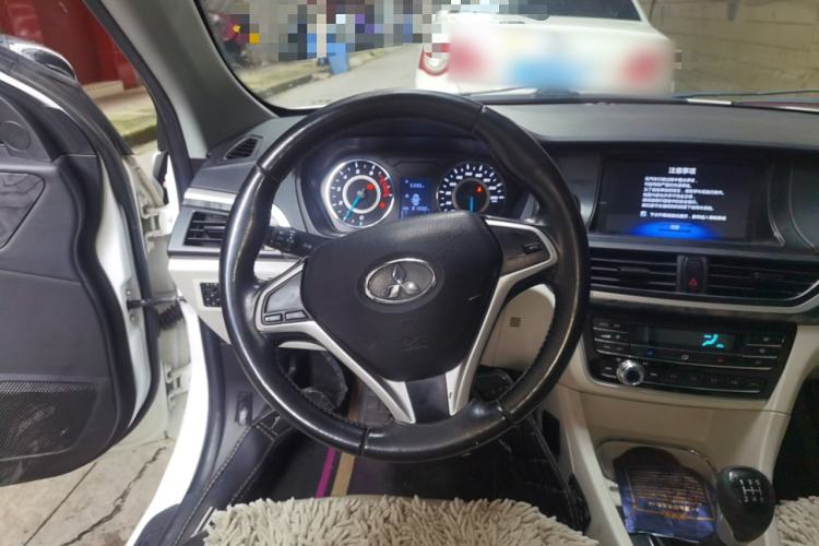 Used Soueast V5 Lingzhi 2017 1.5L Manual New Elite Model Steering Wheel