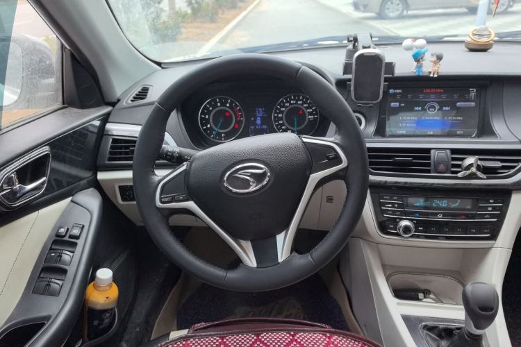 Used Soueast V5 Lingzhi 2017 1.5L Manual New Elite Model Steering Wheel