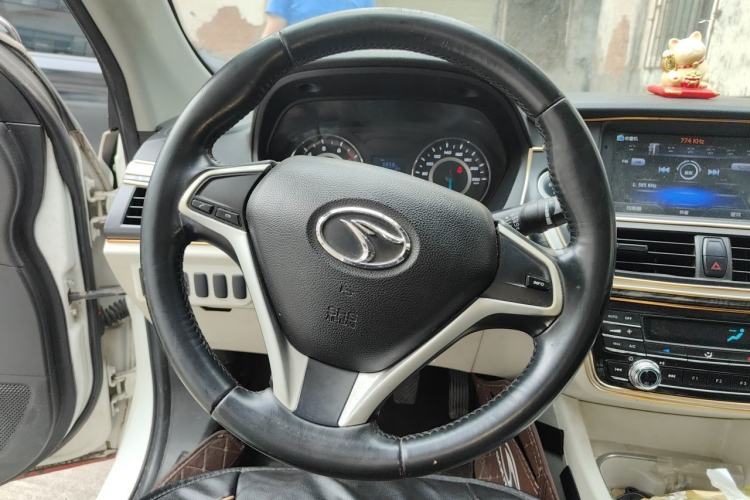 Used Soueast V5 Lingzhi 2017 1.5L Manual New Elite Model Steering Wheel