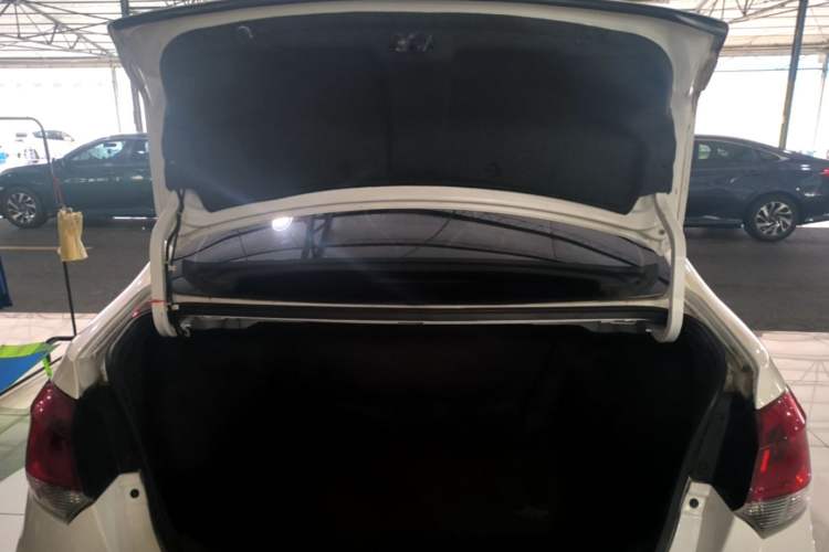 Used Soueast V5 Lingzhi 2017 1.5L Manual New Elite Model Trunk