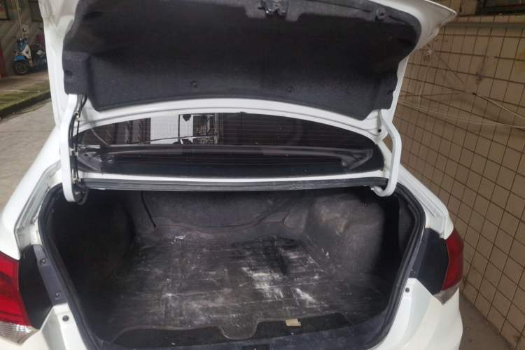 Used Soueast V5 Lingzhi 2017 1.5L Manual New Elite Model Trunk