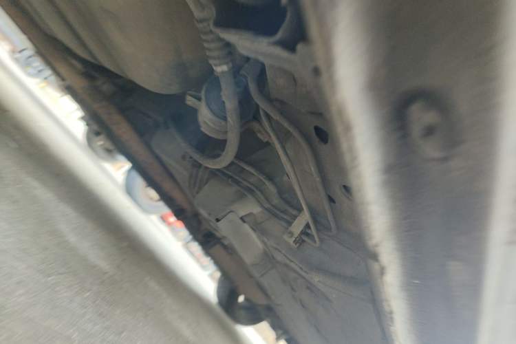 Used Soueast V6 Lingshi 2013 1.5L Manual Standard Edition Chassis Rear Right