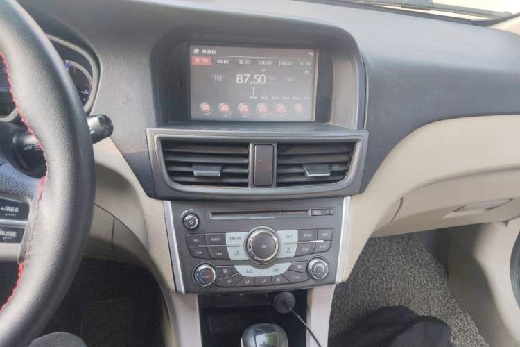 Used Soueast V6 Lingshi 2013 1.5L CVT Luxury Edition Audio And AC Panel