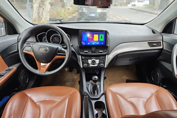 Used Soueast V6 Lingshi 2013 1.5L Manual - Women's Edition Center Console
